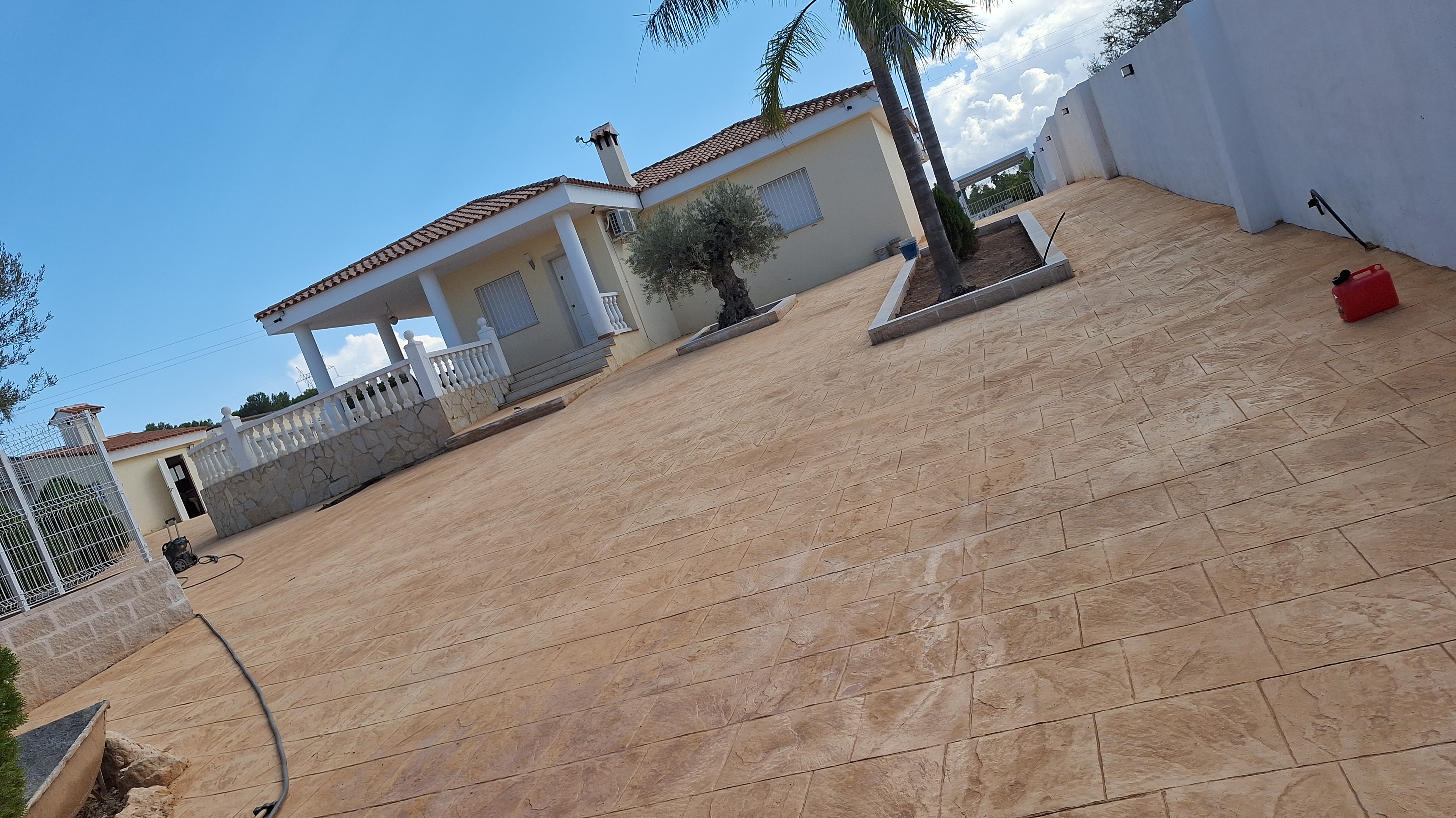 Hormigón impreso en jardín de Valencia